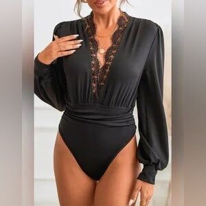 CUPSHE Women's Plunge‎ V-neck Lace Trim Long Sleeve Bodysuit